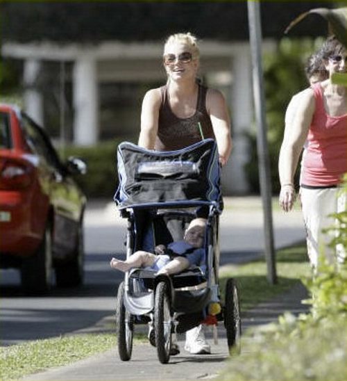 Britney Spears вместе с сыном на Гавайах (14 фото)