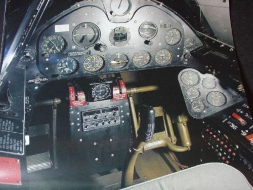 Кабины пилотов старых самолетов (10 фото)