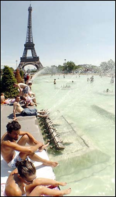 Франция остывает в фонтанах:) (11 фото)