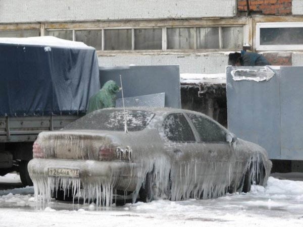 Замерзший автомобиль (4 фото)