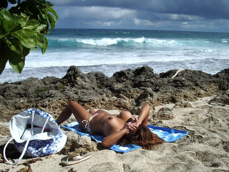 Пляж, девушки, море, отдых... (30 фото)