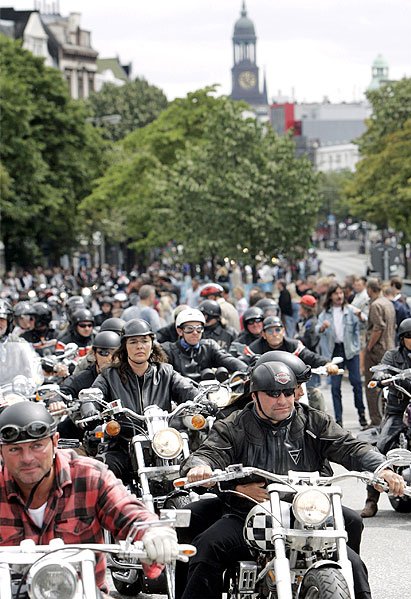 Парад Harley Davidson в Гамбурге (10 фото)