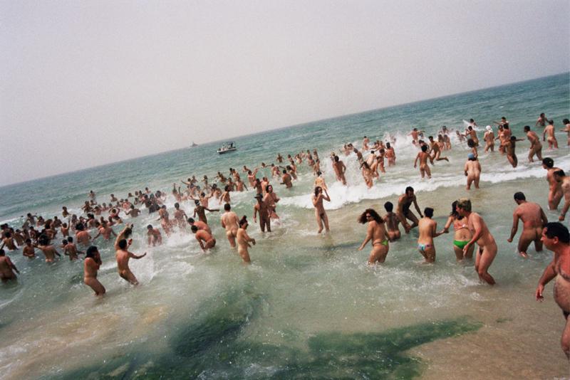 Пляжный отдых по Израильски:) (19 фото)
