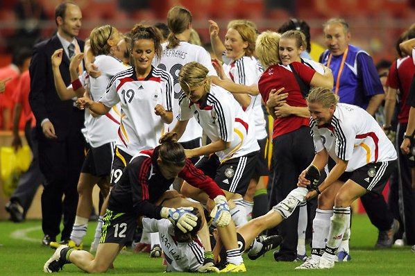 Сборная Германии вновь стала чемпионом мира по футболу! (13 фото)