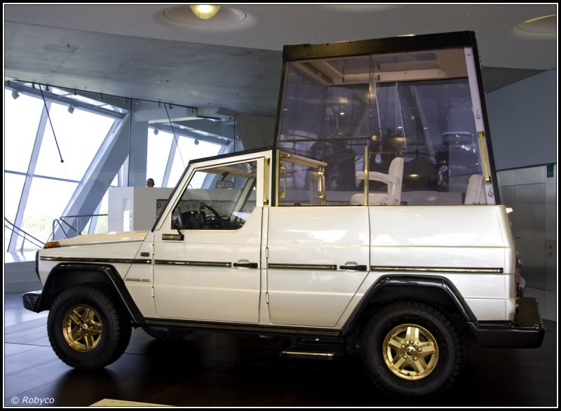 Музей Mercedes-Benz в Штутгарте (29 фото)