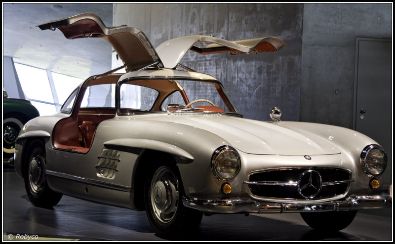 Музей Mercedes-Benz в Штутгарте (29 фото)