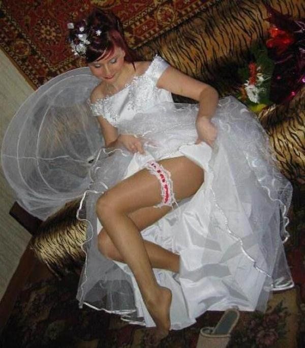 Пикантные фотографии невест (25 фото)