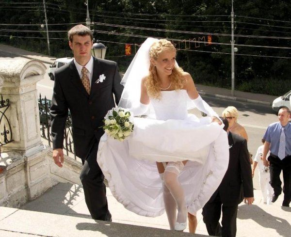 Пикантные фотографии невест (25 фото)