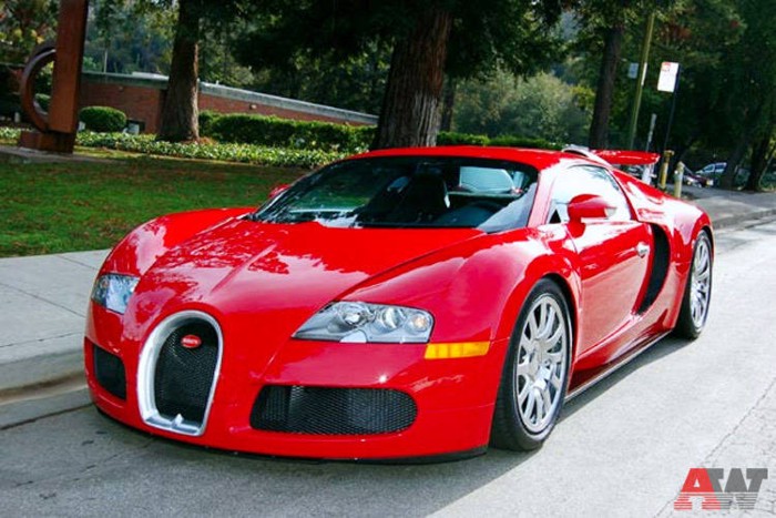 Bugatti Veyron - настоящий король суперкаров и рыцарь дорог! (9 фото)