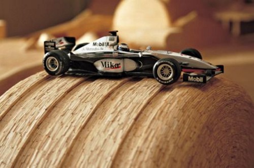 Гоночный Мерседес McLaren из спичек (8 фото)