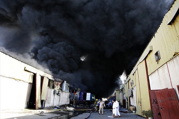 Сильный пожар в городе Дубай, ОАЭ (6 фото)