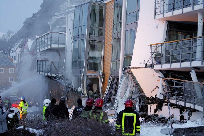В Норвегии рухнул жилой дом! (4 фото)