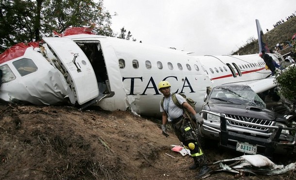 Сальвадорский А320 - неудачно приземлился! (5 фото)