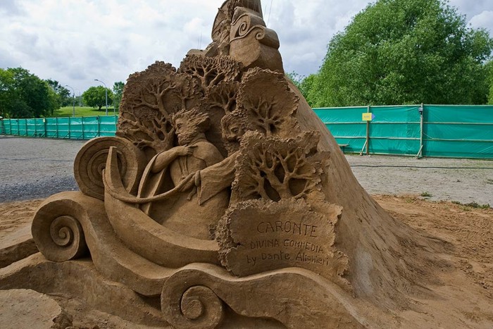 Удивительные скульптуры из песка (8 фото)