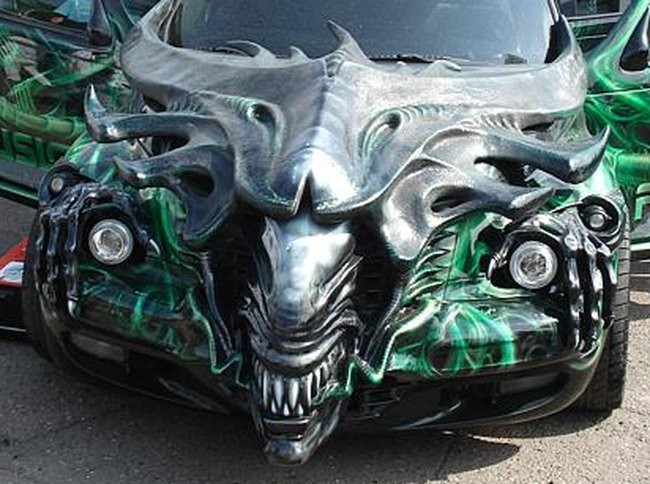 Выставка автомобилей с модингом - под дракона (6 фото)