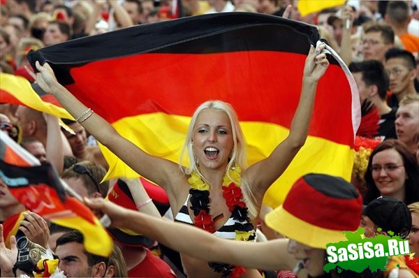 Безумные фанаты и самые красивые девушки Евро-2008 (50 фото)