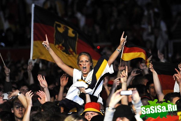 Безумные фанаты и самые красивые девушки Евро-2008 (50 фото)