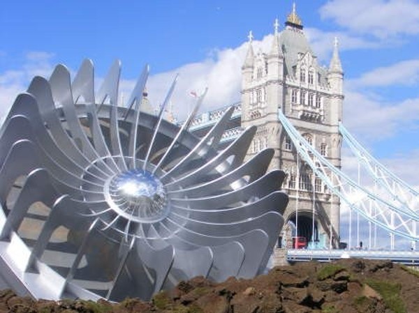 В центре Лондона упал НЛО - Великобритания в шоке! (10 фото)