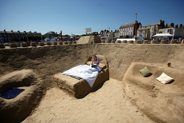 В Британии открылся первый в мире отель из песка (3 фото)