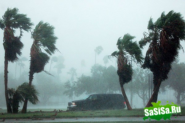 Последствия урагана «Долли» в Техасе и Мексике (11 фото)