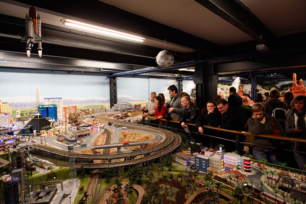 Самоя большая и самая известная в мире модель железной дороги «Miniatur-Wunderland» (8 фото)