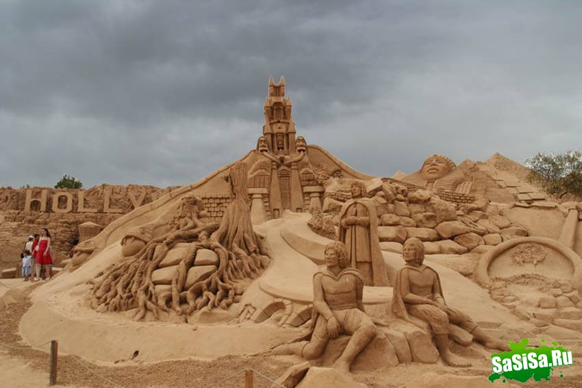Прелесные фигуры из песка (18 фото)