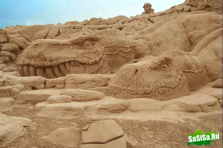 Прелесные фигуры из песка (18 фото)