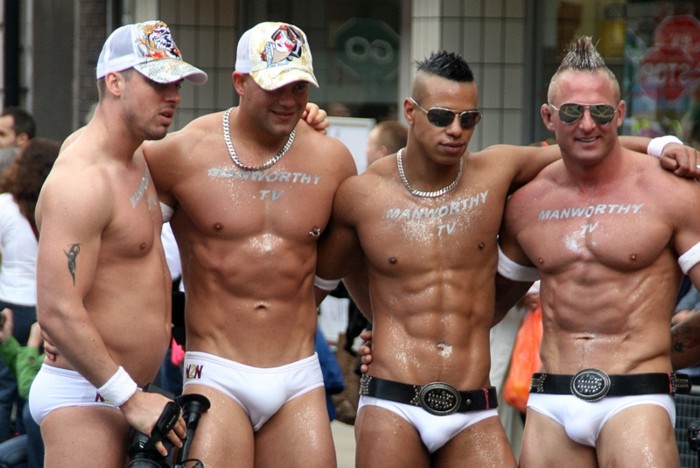 Очередной гей парад 2009 в Америке (18 фото)