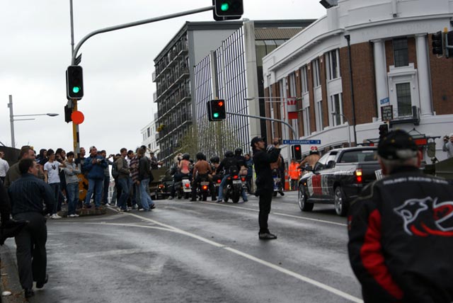Парад «Boobs on Bikes» в Новой Зеландии (14 фото)