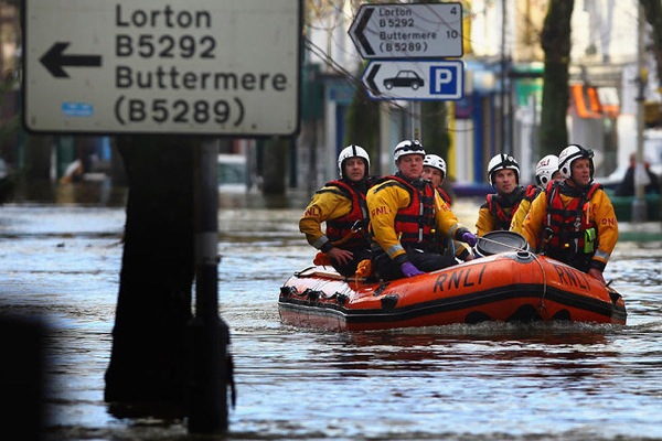 Наводнение на северо-западе Англии (17 фото)