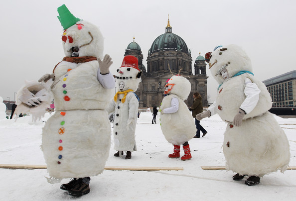 Снеговики против глобального потепления... (6 фото)