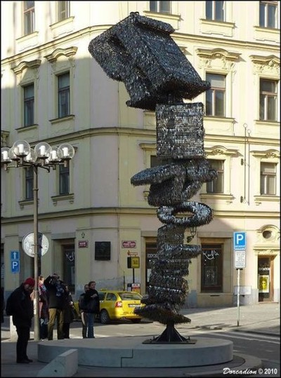 Скульптура из ключей - достопримечательность Праги (5 фото)