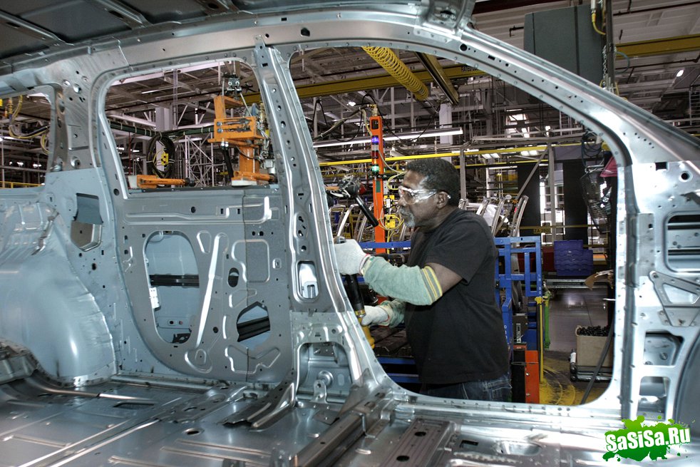 Сборка автомобилей на заводе “General Motors” (18 фото)