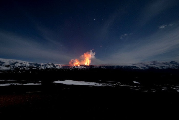 Извержение вулкана в Исландии (11 фото)