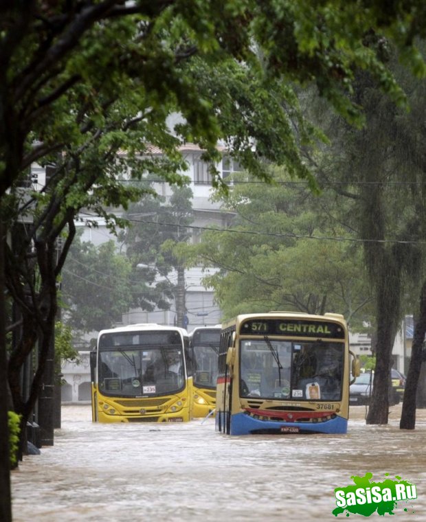 Наводнения и оползни в Бразилии (15 фото)