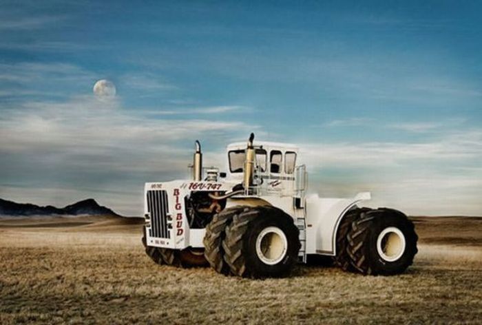 Самый большой трактор (7 фото)