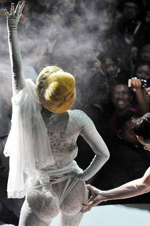 Чудесный наряд Леди Гага:) (7 фото)