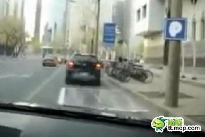 Решение проблемы парковки по-китайски (7 фото)