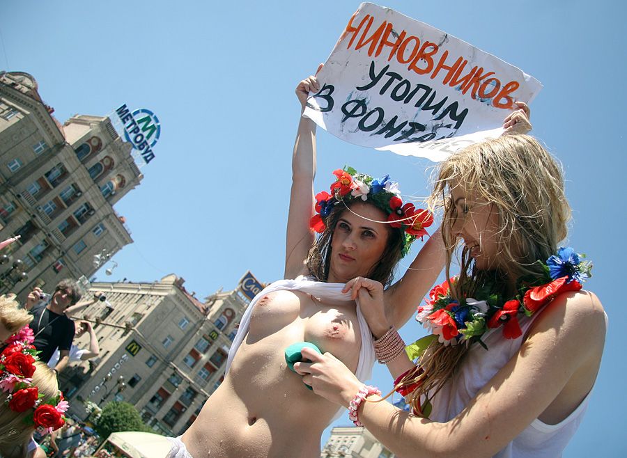 FEMEN   (10 )