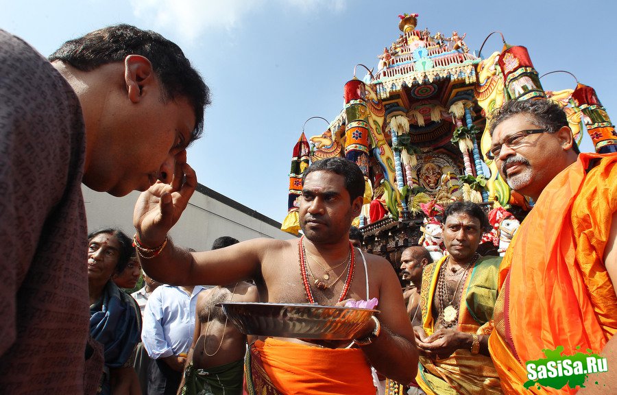 Индуистский праздник Ганеша в Торонто (14 фото)