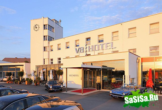  V8 Hotel (18 )