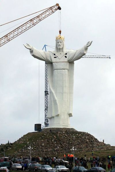 Самая высокая статуя Иисуса в Польше (11 фото)