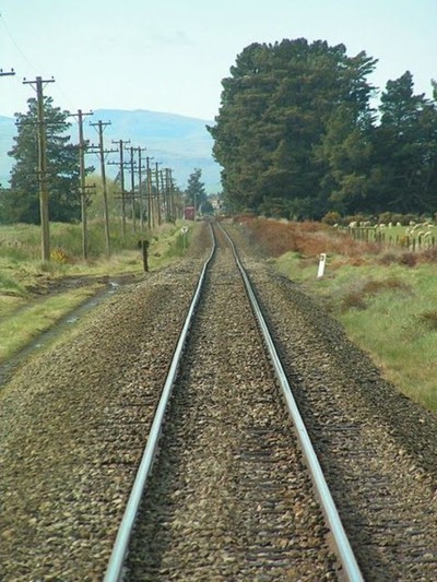Кривая железная дорога (2 фото)