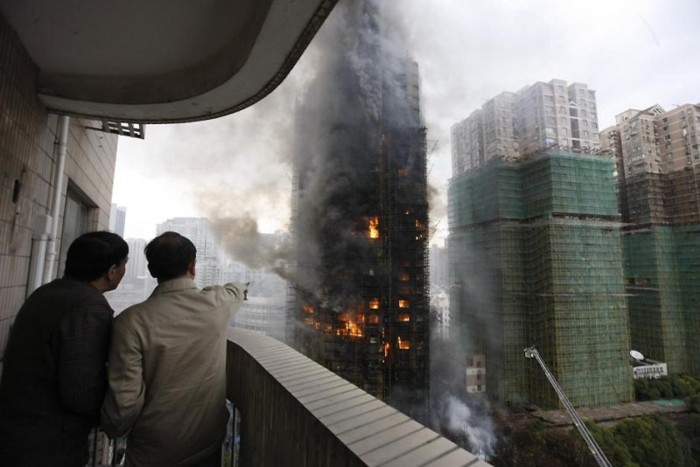 Пожар в Шанхае (14 фото)