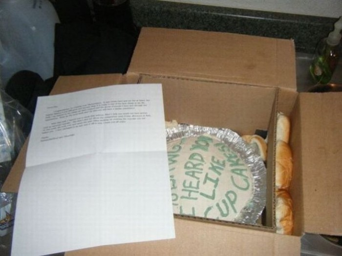 Торт посылкой по почте (6 фото)