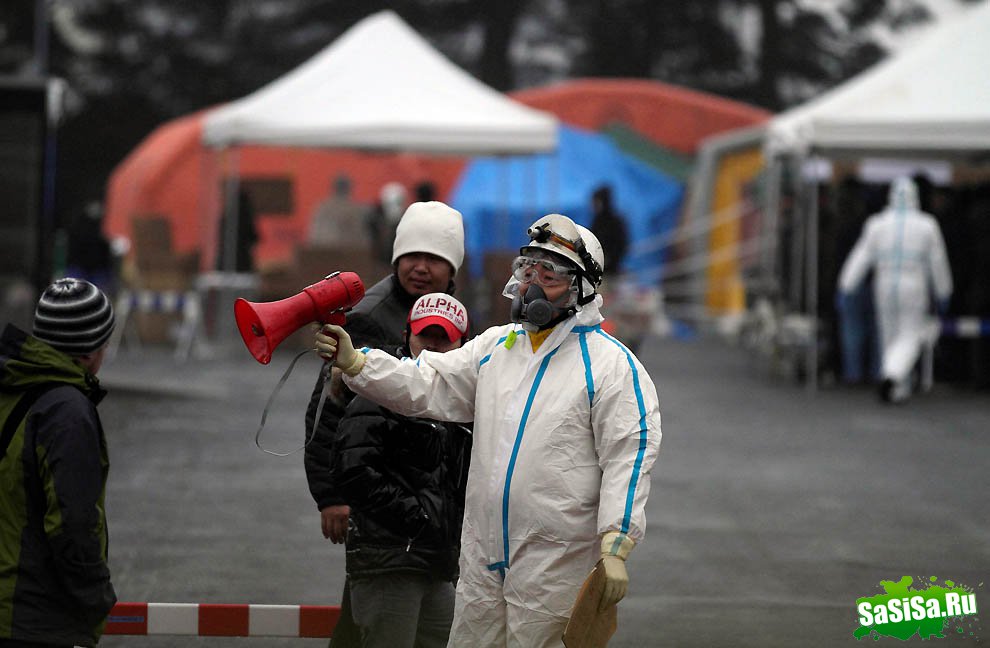 Япония сегодня: угроза радиации, спасательные работы (27 фото)