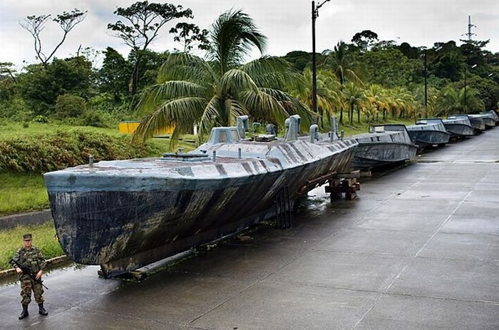 Как выглядит подводная лодка для перевозки кокаина (9 фото)