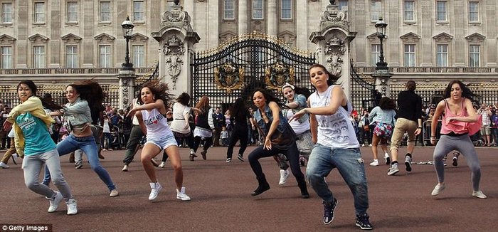 Big Dance Royal Flashmob (4 )