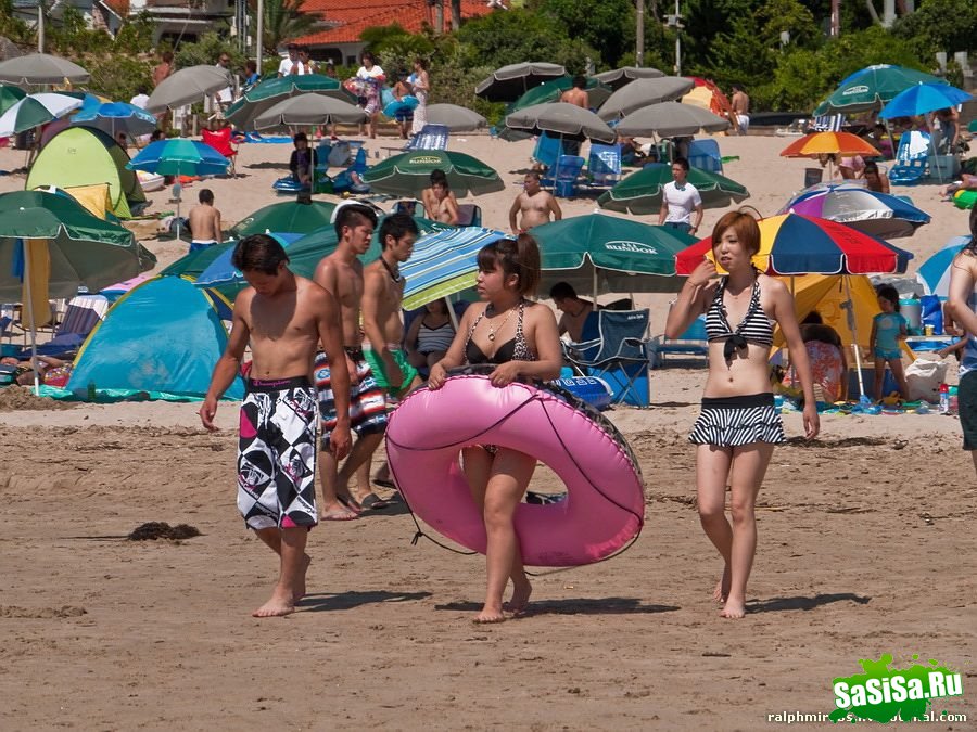 Особенности японского пляжного отдыха (20 фото)