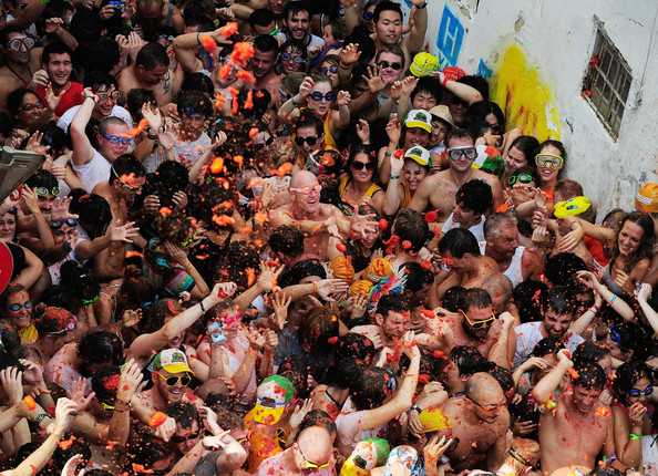 Фестиваль Томатина 2011:крупнейший в мире бой томатами (14 фото)